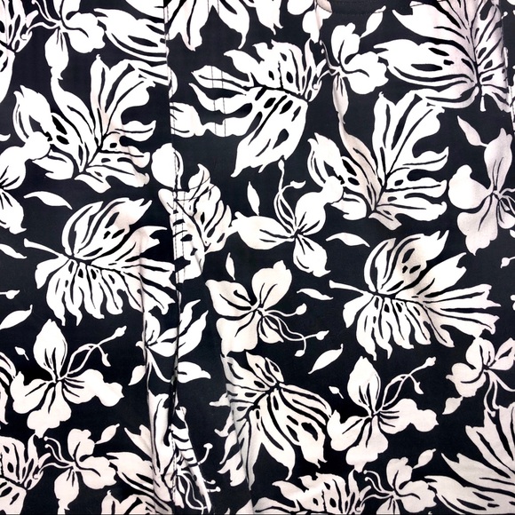 Chaps Navy Blue and White Floral Cropped Pants - Picture 2 of 6